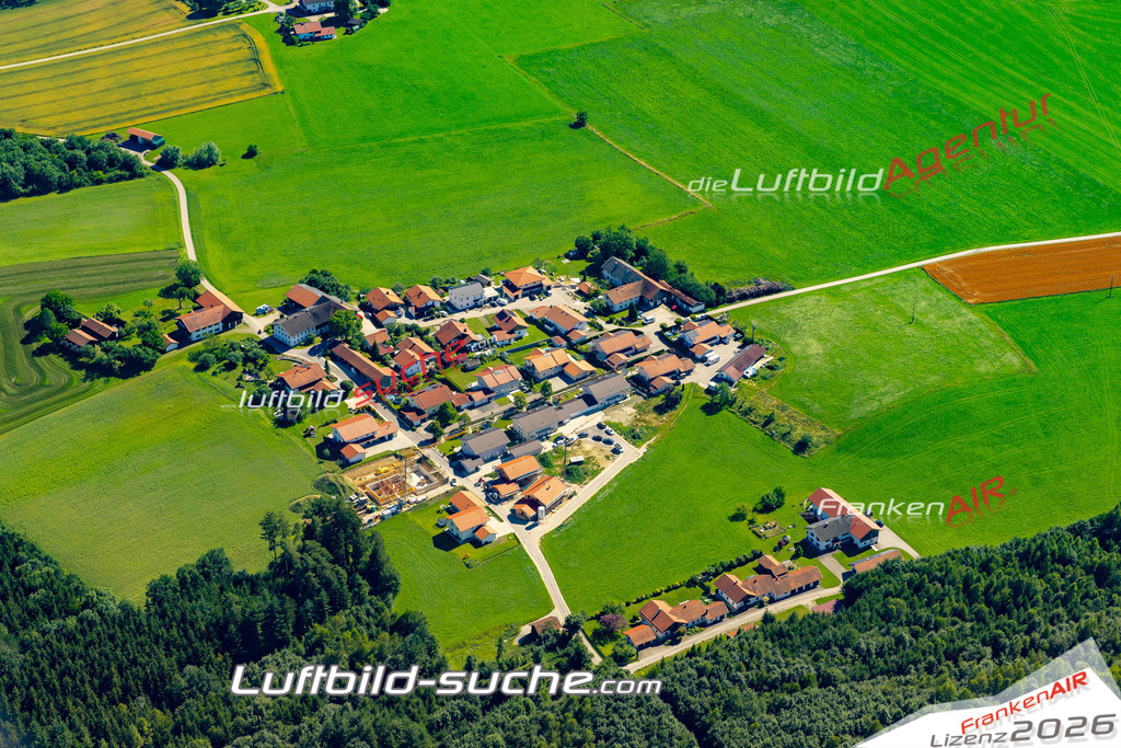 Aktuelles Luftbild von Unering Palling - Die Luftaufnahme wurde 2022 mittels UL-Flugzeug erstellt ( keine Drohne ) - hochauflösende Kamera-Systeme von  Canon -Beste Qualität - Für grossformatige Ausdrucke geeignet. Die Geschenkidee !