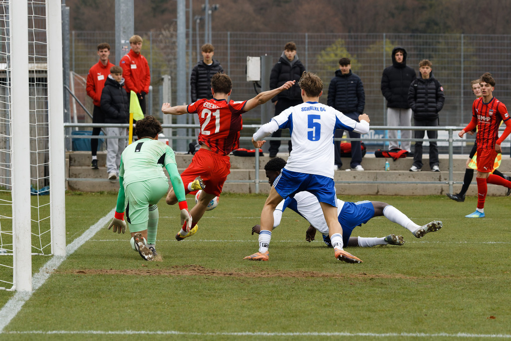 20260412-FCHS04_192 | 1.FC Heidenheim 1846 vs. FC Schalke 04, Fußball, U19, A-Junioren, NWL, U19-DFB-Nachwusliga, 2025/2026, 8. Spieltag, 12.04.2026 in Heidenheim, Walter-Birkhold-Jugendstadion (Foto: Michael Bulling) - Realisiert mit Pictrs.com