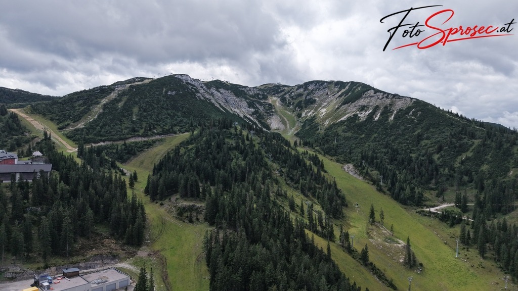 dji_fly_20250824_120304_0020_1756037228532_photo | Mit meiner Kamera halte ich besondere Augenblicke, faszinierende Landschaften und interessante Details fest. Dabei entstehen ganz unterschiedliche Aufnahmen – von stimmungsvollen Landschaftsfotografien und beeindruckenden Drohnenaufnahmen über Pressefotos - Realisiert mit Pictrs.com
