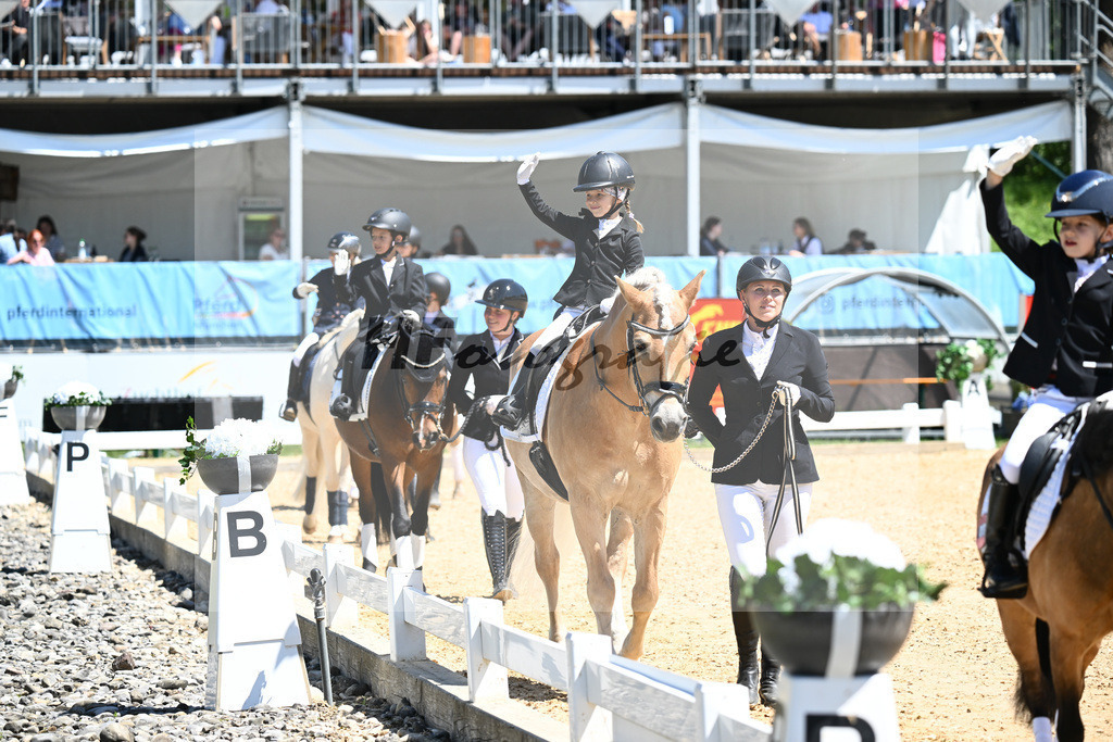 Pony-Fuehrzuegel-WB Nuernberger Burg-Pokal_12245814 | hf-fotografie - Realizzato con Pictrs.com