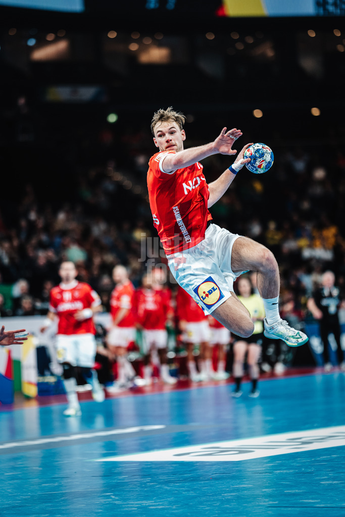 Handball | Herren | EHF EURO 2024 | European Championshop Men 2024 Final Tournament | Dänemark vs. Holland | 17.01.2024 | Mathias Gidsel (#19, Dänemark, DEN)