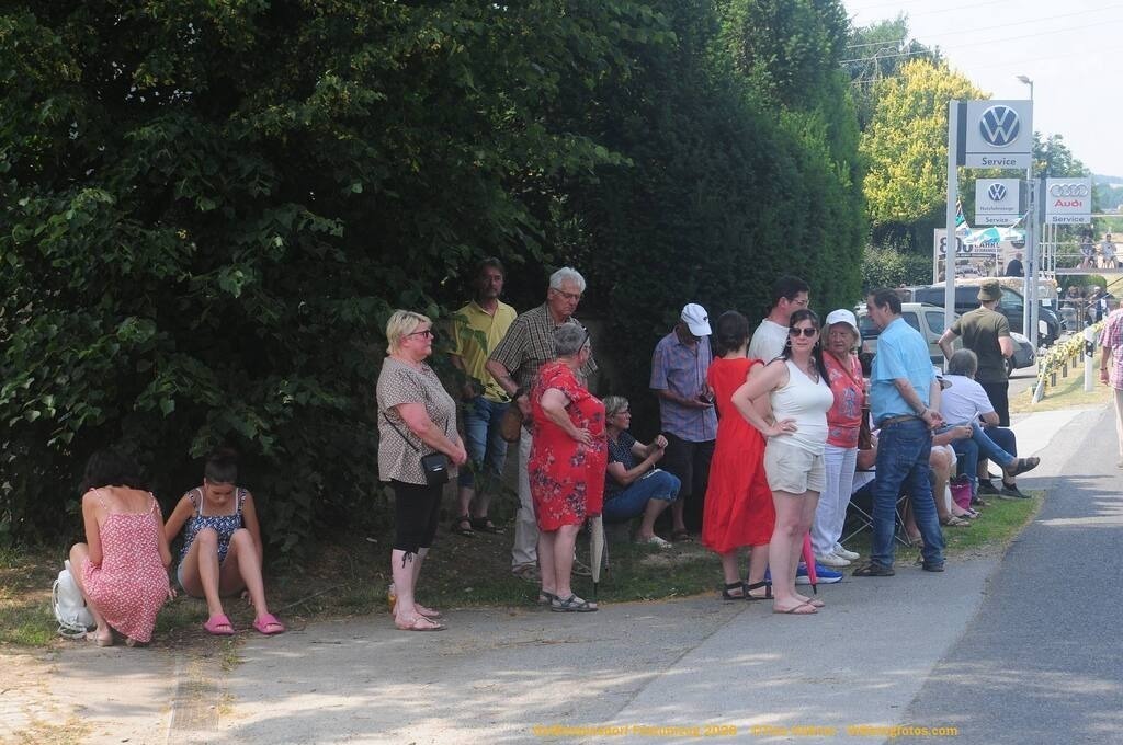 Geißmannsdorf-2026-Festumzug-033 | Festumzug in Geißmannsdorf bei Bischofswerda im Juni 2026. Fotografische Eindrücke und Momentaufnahmen vom Festumzug anläßlich des 800-jährigen Bestehens von Geißmannsdorf - mit Teilnehmern und Gästen, Strohpuppen und geschmückten Vorgärten und Grundstücken - Realisiert mit Pictrs.com