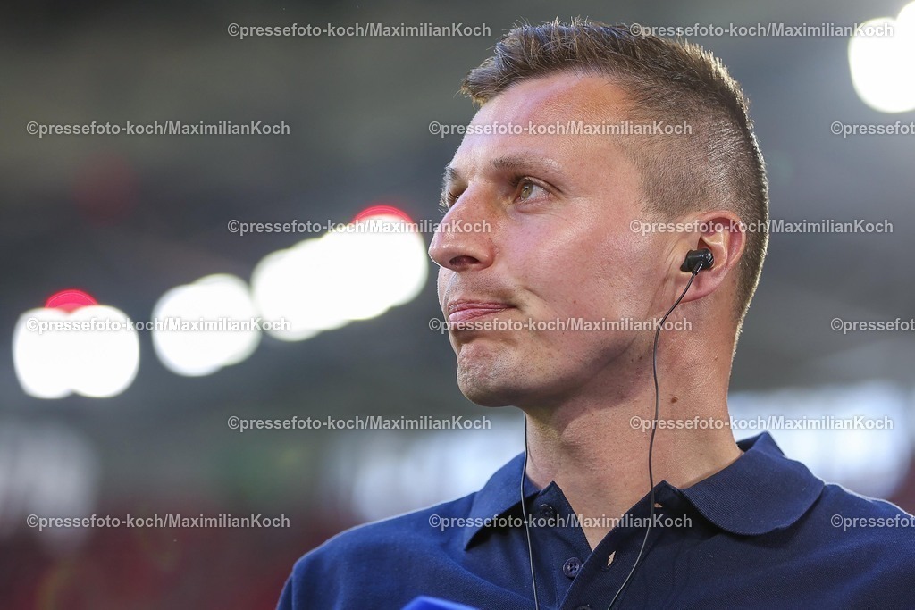 F9510052502132 | 10.05.2025, Fußball, Fortuna Düsseldorf - FC Schalke 04, 2. Fußball Bundesliga, Merkur Spiel-Arena, Saison 2024 2025: Trainer Jakob Fimpel (S04 Cheftrainer) DFB regulations prohibit any use of photographs as image sequences and or quasi-video.