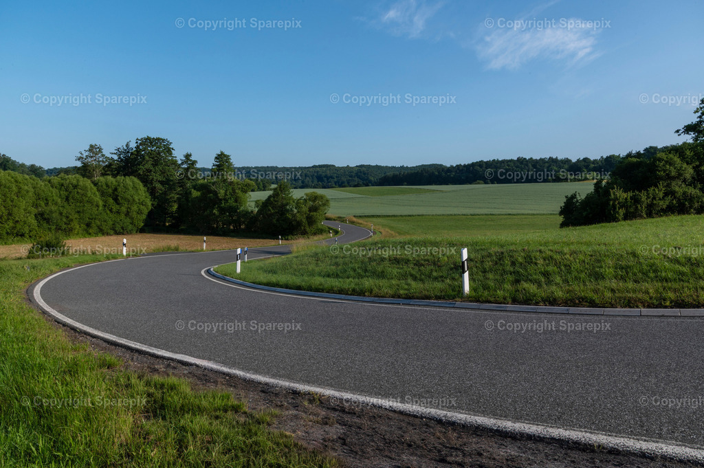 CAR_TE_Country_Road1 | sparepix - Realisiert mit Pictrs.com