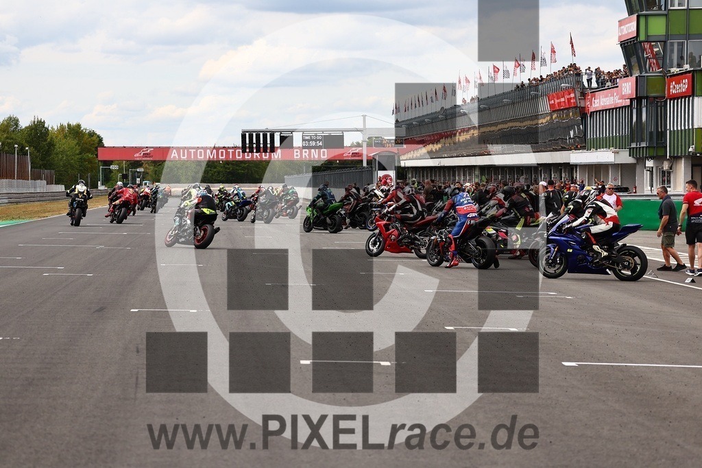 startendurance-20250830_07317 | Schöne Erinnerungen an spannende Momente - das festzuhalten ist unser Job. PIXELrace.de ist seit 2003 auf den Rennstrecken Europas unterwegs um die Action draußen beim Fahren und die wunderbare Stimmung imm Fahrerlager für euch einzufangen.