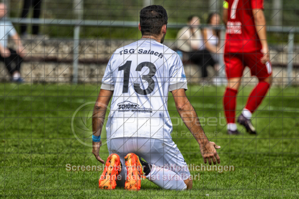 20250831_153832_0595-Bearbeitet | #,TSG Salach (weiß) vs. SV Ebersbach (rot), Fußball, Bezirksliga - Bezirk Neckar/Fils, 02. Spieltag, Saison 2025/2026, Rasensportplatz, Staufenecker Straße, 73084 Salach, 31.08.2025 - 15:00 Uhr,Foto: PhotoPeet-Sportfotografie/Peter Harich