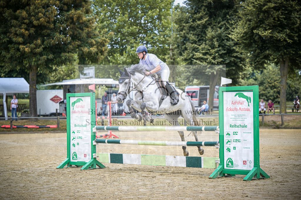 DOS_7925 | Entdecke hochwertige Reitturnierfotos von Foto Oger. Professionell, emotional und authentisch – jetzt Lieblingsmomente im Shop bestellen.Deutschlandweite Turnierfotografie. - Realisiert mit Pictrs.com