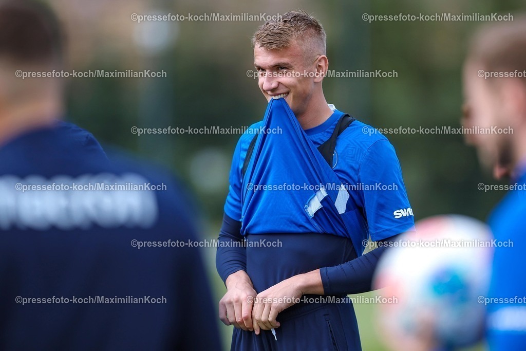 KSC02092502033 | 02.09.2025, Fußball, Training Karlsruher SC, 2. Fußball Bundesliga, Trainingsplatz am BBBank Wildpark Stadion Karlsruhe, Saison 2025 2026: Torwart Hans Christian Bernat (KSC #01) 