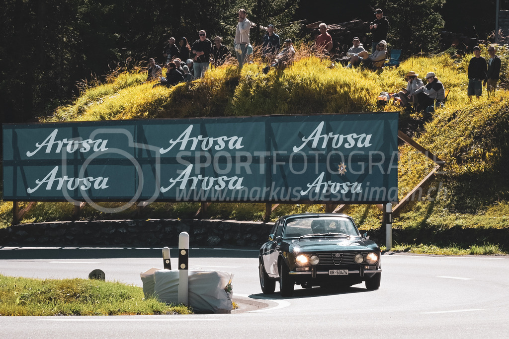 21. Arosa ClassicCar 2025 - 6. =September= 2025 | Patric Iten aus Arosa (SUI) in einem Alfa Romeo 2000 GTV Bertone aus dem Jahre 1974 mit Startnummer 274 am Arosa ClassicCar 2025 in der Kategorie Classic Trophy..@arosaclassiccar, @arosa.official, #arosaclassiccar, #arosa, #76curves, #classiccarBild: Sportfotografie Markus Aeschimann | www.markus-aeschimann.ch - Realisiert mit Pictrs.com