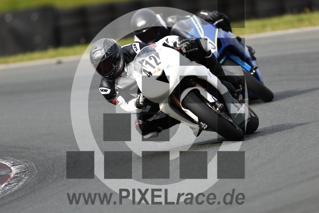 0412-20240617_00379 | Schöne Erinnerungen an spannende Momente - das festzuhalten ist unser Job. PIXELrace.de ist seit 2003 auf den Rennstrecken Europas unterwegs um die Action draußen beim Fahren und die wunderbare Stimmung imm Fahrerlager für euch einzufangen.