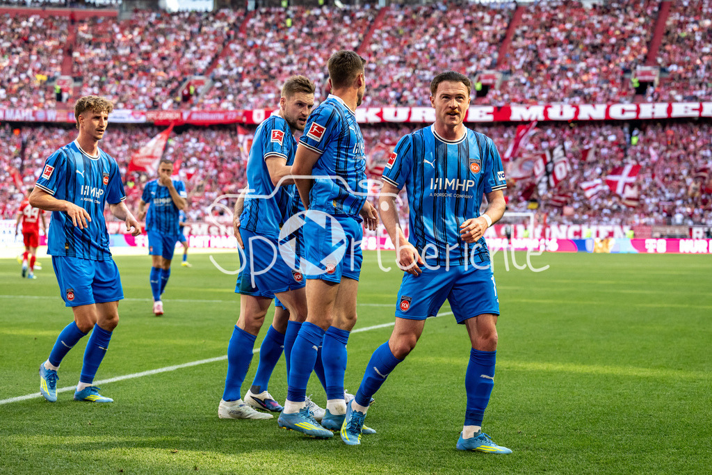 FC Bayern München - 1. FC Heidenheim | MUNICH, GERMANY - 02. MAI: Jubel der Gäste nach dem Treffer zum 0-1 durch Budu ZIVZIVADZE (1. FC Heidenheim 11) während dem Bundesligamatch zwischen dem FC Bayern München und dem 1. FC Heidenheim am 32. Spieltag in der Allianz Arena / DFL REGULATIONS PROHIBIT ANY USE OF PHOTOGRAPHS AS IMAGE SEQUENCES AND/OR QUASI-VIDEO
