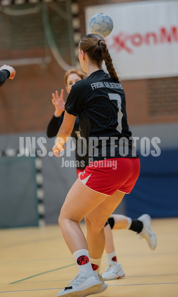 Handball I Frauen I Saison 2025-2026 I Landesliga HR West I 10. Spieltag I TuS Frisia Goldenstedt - SV Falke Steinfeld I 008 | Gracia Schlömer (7,TuS Frisia Goldenstedt) - Realisiert mit Pictrs.com
