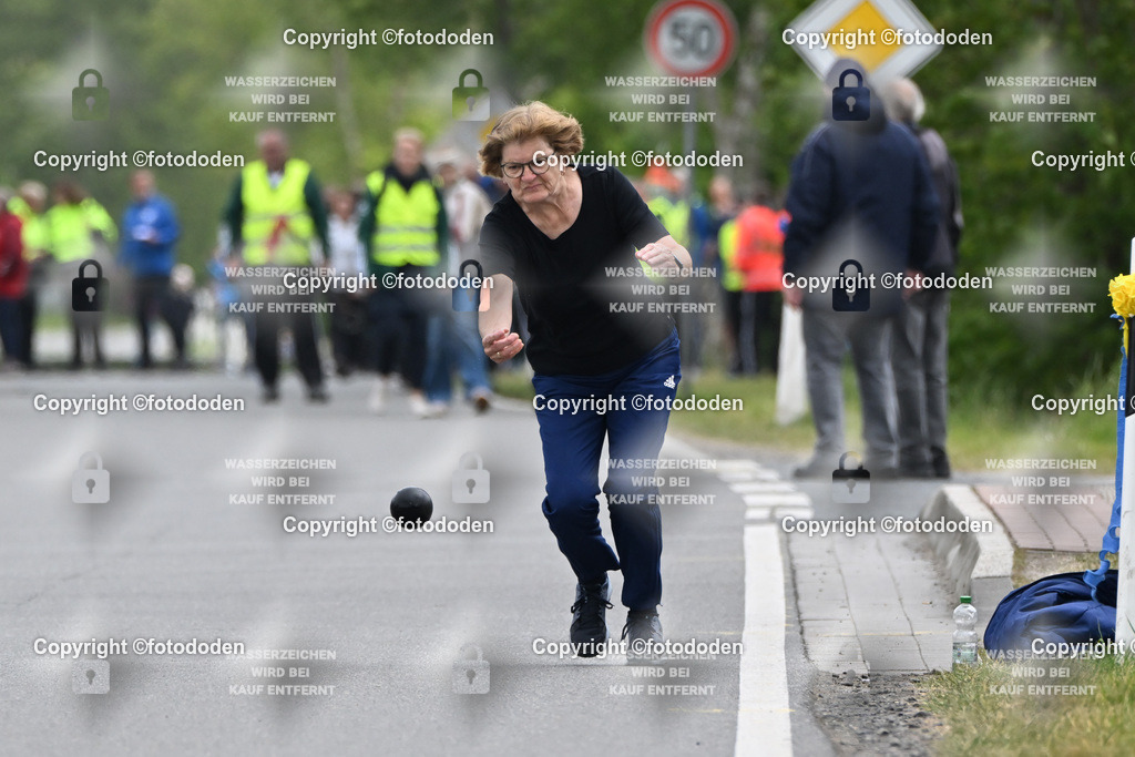DSC_5717 | Sigrid Ennen / Westeraccum Platz 5 = 914mFrauen IV - Holz