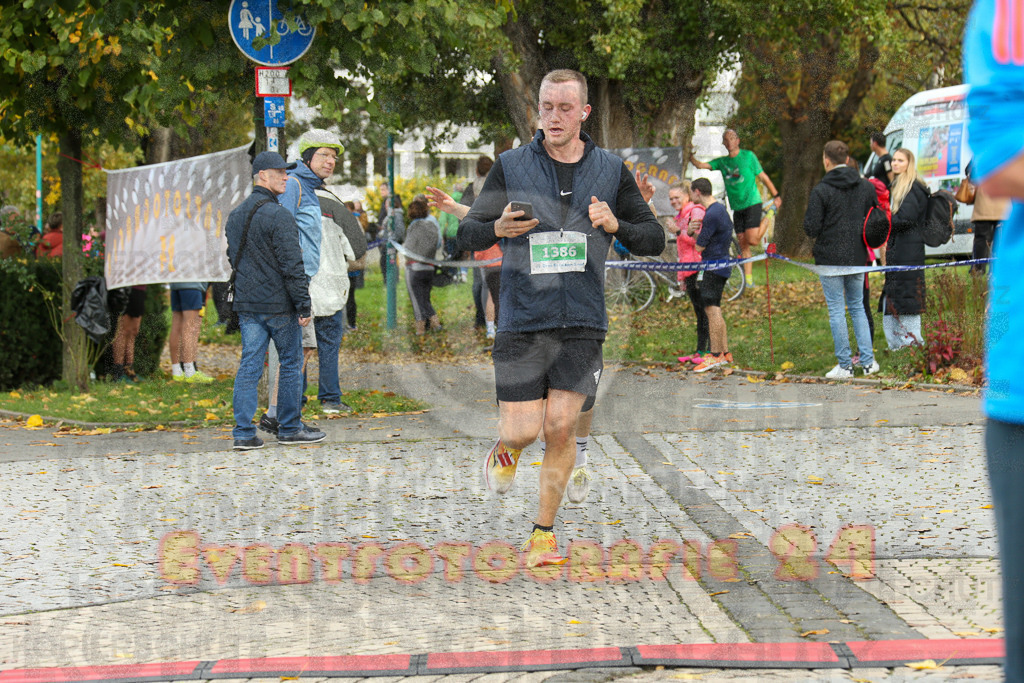 241020_1103_EX1_0834 | Sportfotografie im Rhein-Sieg Kreis, Köln, Bonn, NRW, Rheinland Pfalz, Hessen, etc. Unser Tätigkeitsfeld umfasst den Laufsport vom Volkslauf über den Marathon, Duathlon, Triathon bis zum Ultralauf wie Kölnpfad Ultra oder Schindertrail.