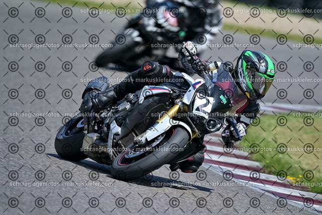 26BT02-1711 | markuskiefer.com - Realisiert mit Pictrs.com
