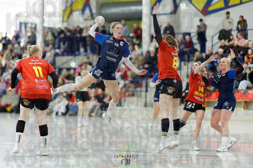 Frauen Regionalliga (HHV); HSG Wettenberg - TV Hüttenberg | Frauen Regionalliga (HHV); HSG Wettenberg - TV Hüttenberg am 06.12.2025 in Launsbach (Wettenberg) (Halle GS Launsbach (Wettenberg))Photo © 2025 - Jörg Heinrich - Realisiert mit Pictrs.com