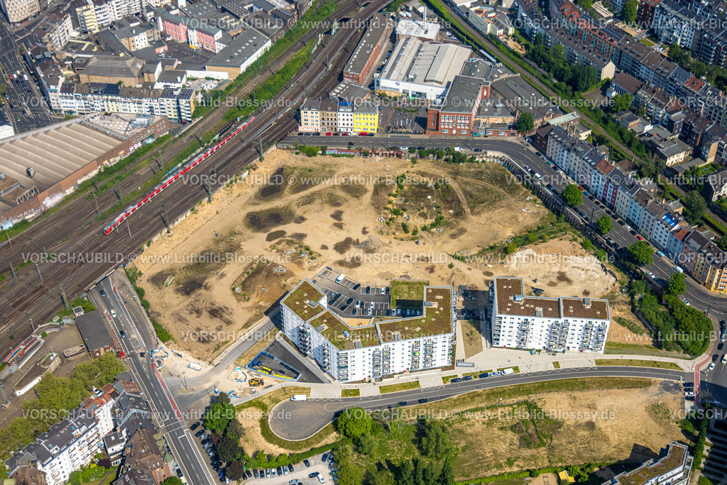 Duesseldorf240501028 | Luftbild, Grand Central Düsseldorf, Erkrather Straße, Baustelle Czernowitz Straße, Bahngleise mit S-Bahn, Wohnviertel, Oberbilk, Düsseldorf, Rheinland, Nordrhein-Westfalen, Deutschland
