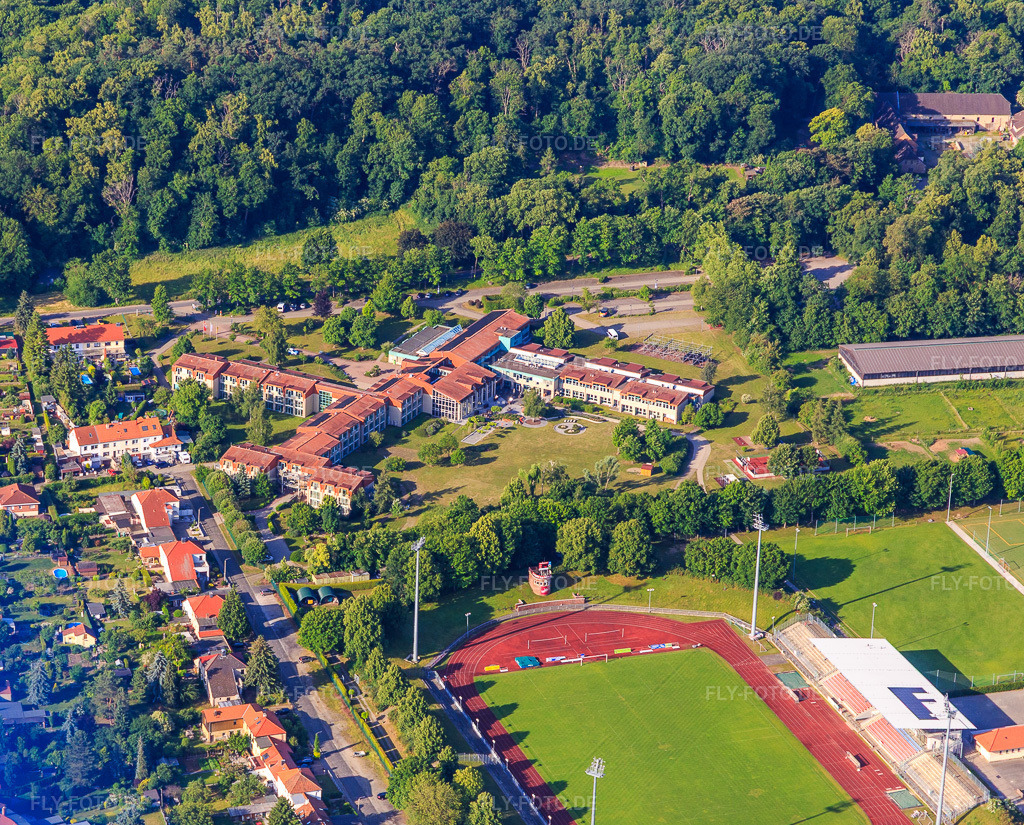 Luftbild: Friedensstadion des VfB Germania Halberstadt, Pflegeheim Haus Spiegelsberge und K6 Seminarhotel in Halberstadt im Bundesland Sachsen-Anhalt in Deutschland.Foto: IMG_148244.jpg vom 14.06.2025 durch Werner Riehm/FLY-FOTO.deGERMANIAHALBERSTADT.DESenioren-Zentrum 'Haus Spiegelsberge' Halberstadt - PSW GmbH Sachsen-AnhaltK6 Seminarhotel Halberstadt - Modernes Tagungs- & Eventhotel