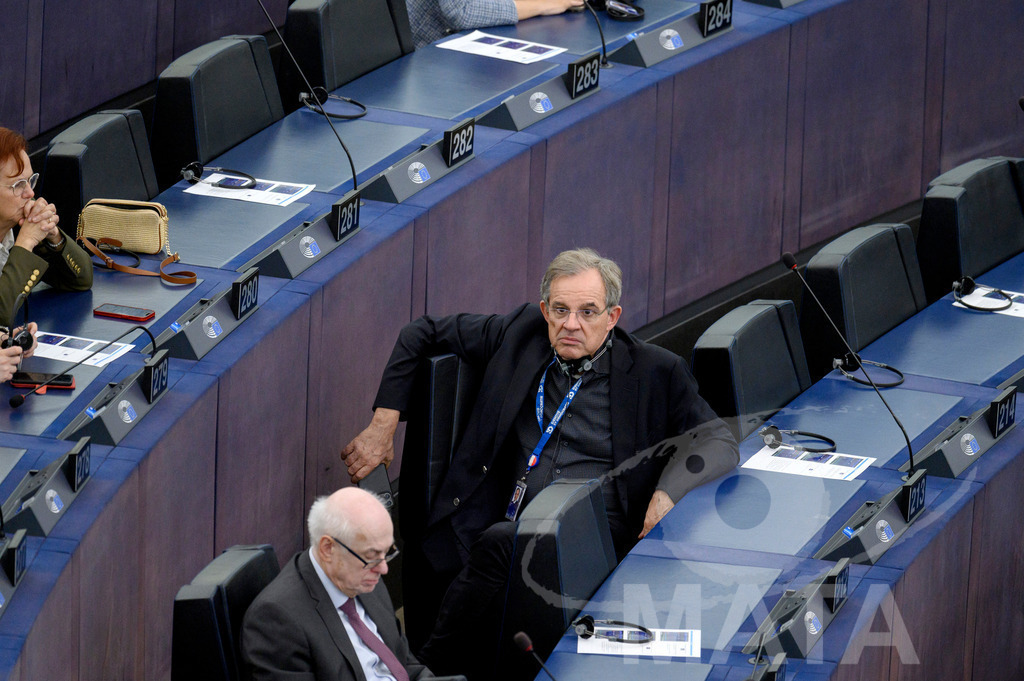 _DWI0278 | Thierry MARIANI (MdEP 2019-2024, Rassemblement national, FR) bei Wiederaufnahme der letzte Plenarsitzung. Das Europäische Parlament in Straßburg, 22.04.2024 - Realisiert mit Pictrs.com