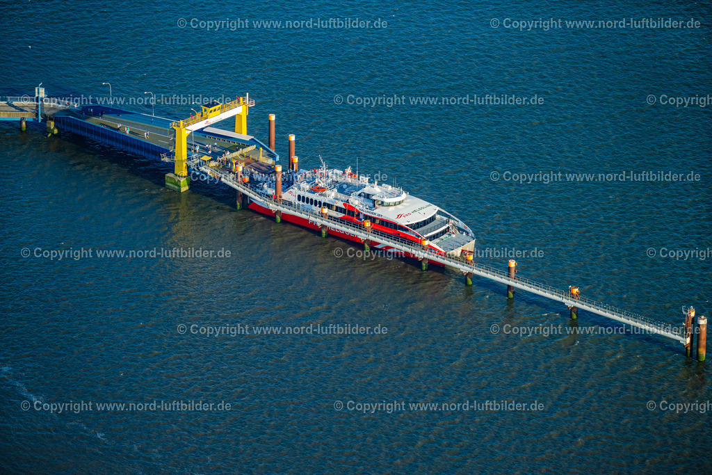 Brunsbüttel_Anleger_Halunder_Jet_FRS_Fähren_ELS_4717280824 | BRUNSBüTTEL 28.08.2024 Anlegendes Fähr- Schiff " Halunder Jet " Am Elbanleger in Brunsbüttel im Bundesland Schleswig-Holstein, Deutschland. // Docking ferry ship "Halunder Jet" at the Elbe pier in Brunsbuettel in the state Schleswig-Holstein, Germany. Foto: Martin Elsen