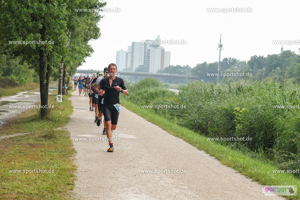 LUR_1469 | 34. M-net Erlanger Triathlon 2025 #erlangertriathlon  #mnettriathlon2025 #mnettriathlon #team #olympischedistanz #mitteldistanz #triathlon #maindonaukanal  #erlangertriathlon2025 #yourpictrs #tv1848 #tv1848erlangen  #triathlonbayern #sportinerlangen #demsportverbunden #sportshot_your_pictrs Copyright: www.sportshot.de