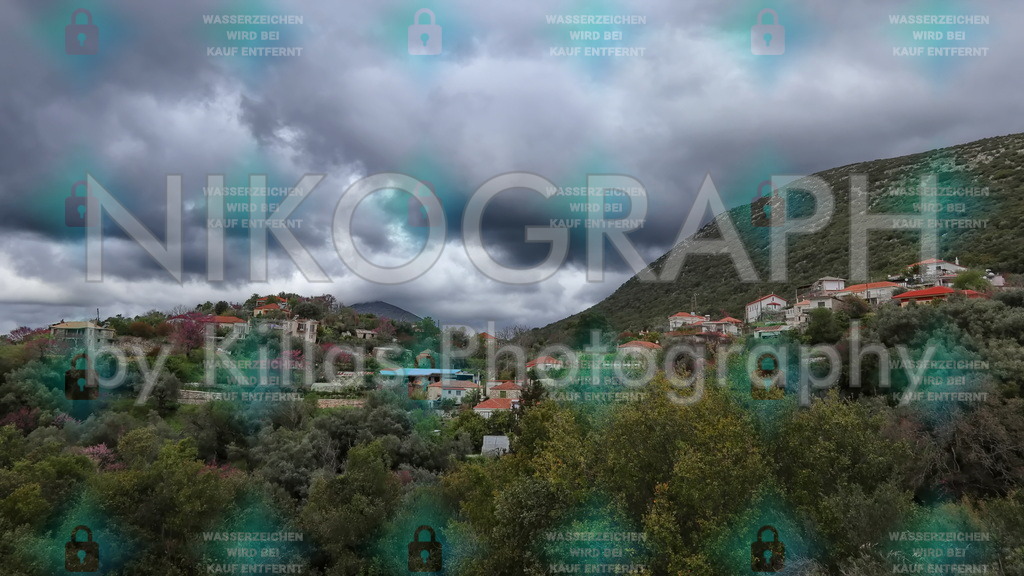 Kato Paleokklisi | Das Dorf Kato Palaiokklision (Káto Palaiokklísion) liegt in der Präfektur Thesprotia (Θεσπρωτία) der Region Epirus (Ήπειρος) im Nordwesten Griechenlands. Laut Zensus 2011 hat Kato Palaiokklisi rund 50 Einwohner. Kato Palaiokklisi gehört der Gemeinde Filiates an.