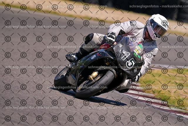 26bt05-1221 | markuskiefer.com - Realisiert mit Pictrs.com