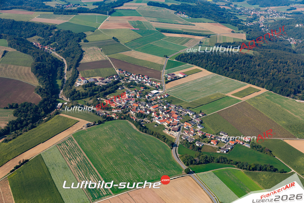 Die Luftbildaufnahme Litzlohe -  wurde 2020 mittels Flugzeug (keine Drohne) erstellt. Perfekte Schärfe und Druck- Ergebnisse- Garantiert!