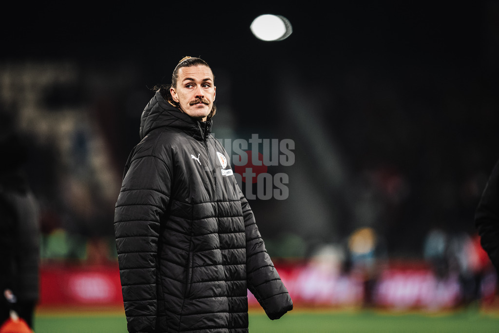 Fußball | Männer | Saison 2025/2026  | Fußball-Bundesliga | 11. Spieltag | FC St. Pauli vs. 1. FC Union Berlin | 23.11.2025 | Jackson Irvine (#7, FC St. Pauli) nach dem Abpfiff