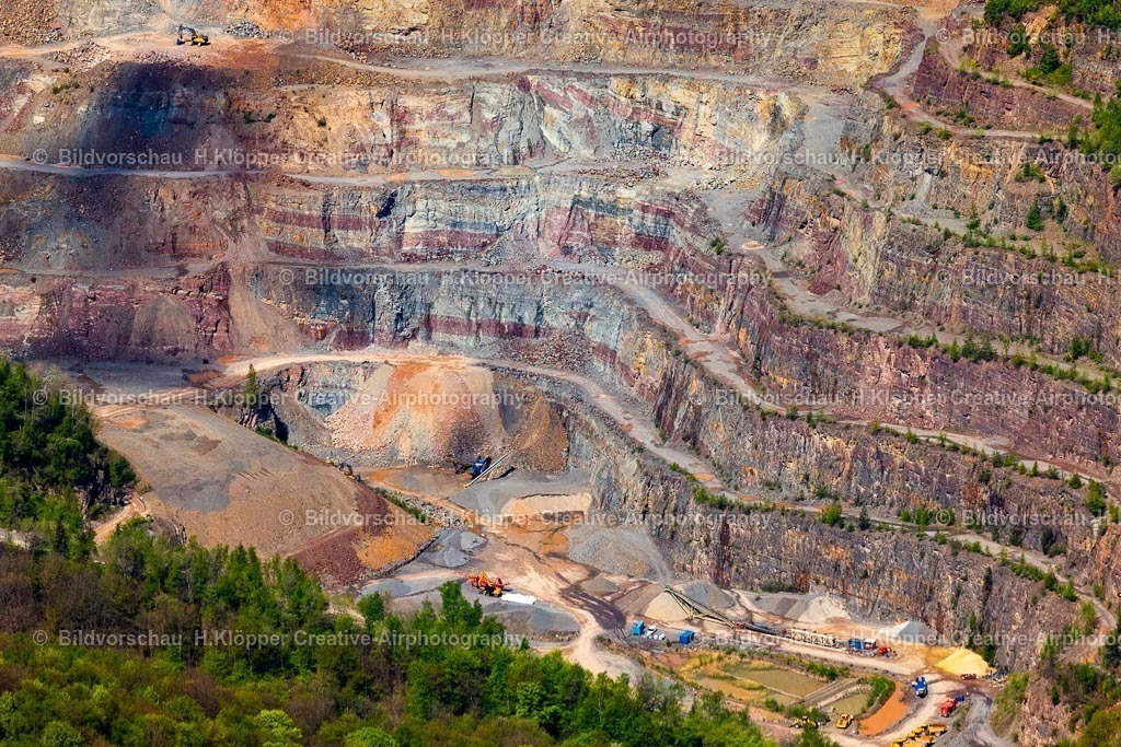 Luftbild Hagen 439A1223 | Luftbildfotografie Gelände und Abraum- Flächen des Kies- Tagebau Im Hamperbach im Ortsteil Dahl in Hagen im Ruhrgebiet - Realisiert mit Pictrs.com