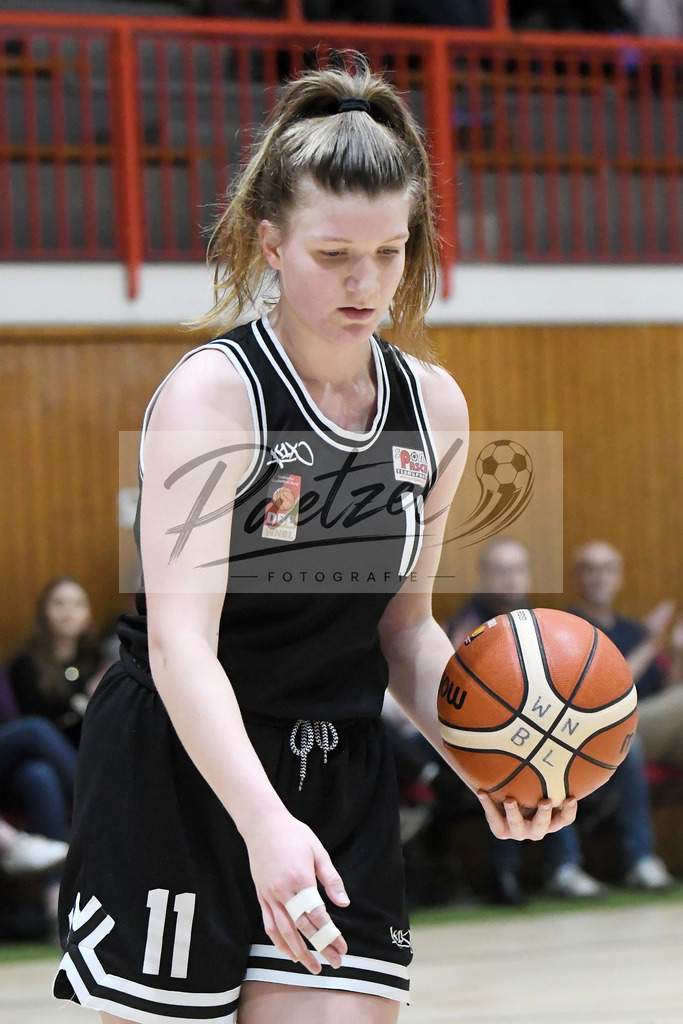 20200126_OSCTGN_0012 | Basketball, Juniorinnen: Ricarda Schott (TG Neuss Junior Tigers) in Aktion, am Ball, Einzelaktion beim Spiel der WNBL zwischen OSC Junior Panthers vs. TG Neuss Junior Tigers am 26.01.2020 im Panthers Dome in Osnabrück, Deutschland.(Foto von Nico Paetzel) - Realisiert mit Pictrs.com