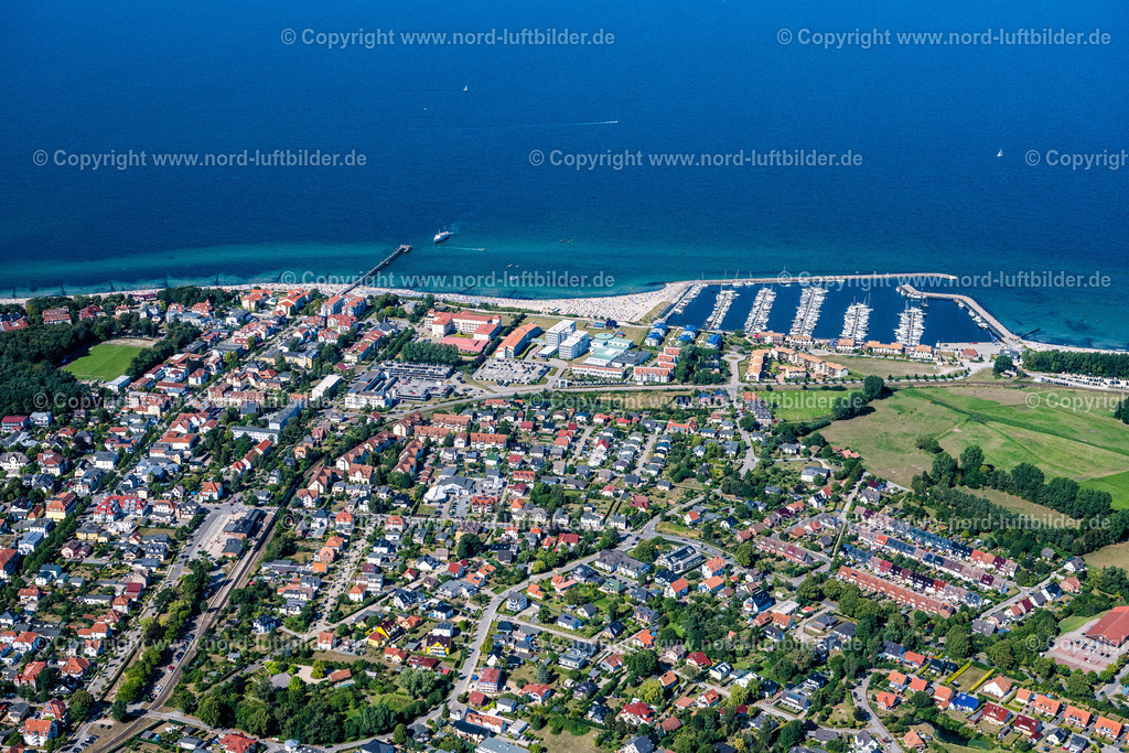 Kühlungsborn_ELS_9104100822 | OSTSEEBAD KüHLUNGSBORN 10.08.2022 Ortsansicht an der Meeres-Küste der Ostsee in Kühlungsborn im Bundesland Mecklenburg-Vorpommern, Deutschland. Weiterführende Informationen bei: Tourismus, Freizeit & Kultur GmbH. // Town view on the sea coast of the Baltic Sea in Kuehlungsborn in the state Mecklenburg - Western Pomerania, Germany. Further information at: Tourismus, Freizeit & Kultur GmbH. Foto: Martin Elsen