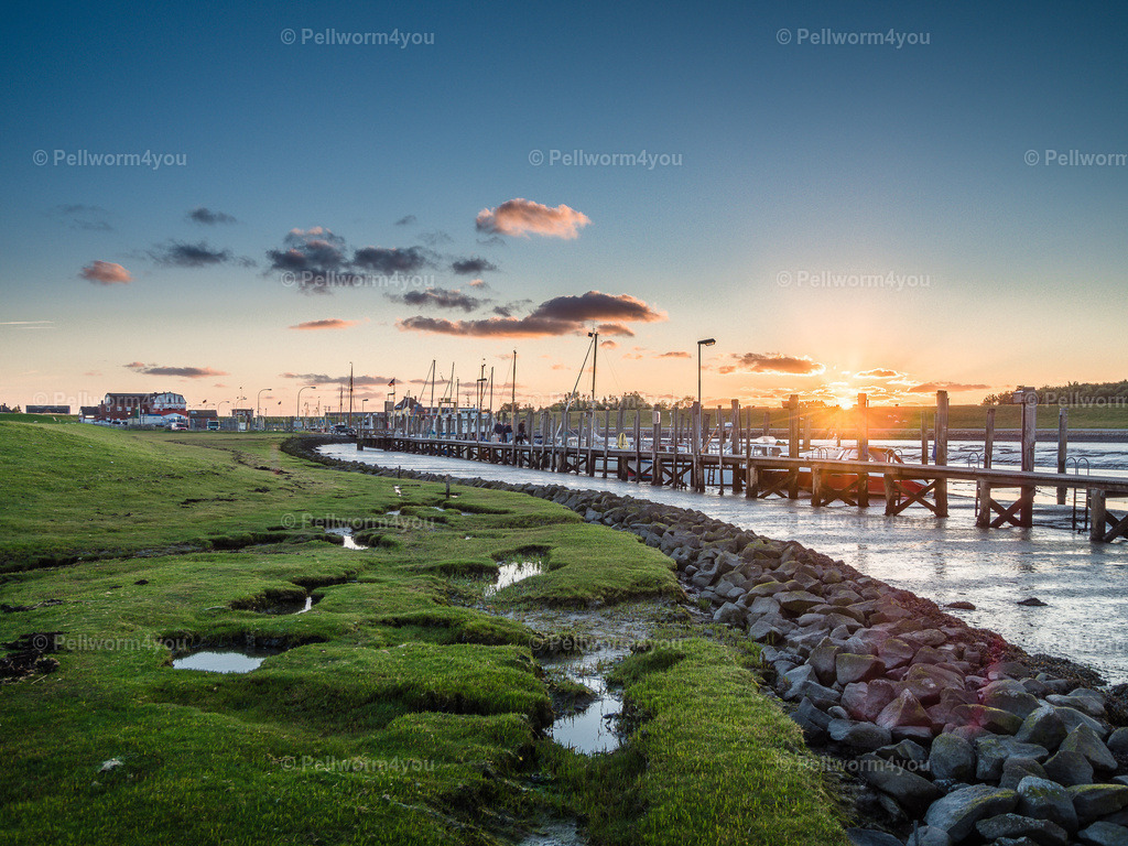 Pellworm-Pellworm-Hafen-Tammensiel_20170708-_7080121-HDR-_pictrs | Pellwormer Bilder und Fotos als Poster, auf Leinwand mit Keilrahmen, hinter Acrylglas, auf Alu-Dibond oder Forex-Platte und vieles mehr. Zum verschenken, für die Ferienwohnung oder für zu Hause. - Realisiert mit Pictrs.com