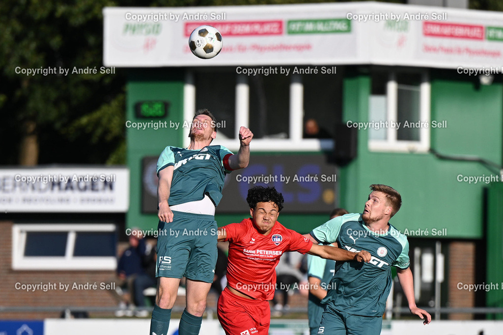 PSV Neumünster vs TSB Flensburg | Timo Barendt (PSV #22) &amp; Calvin Ehlert (PSV #31) vs Felix Stüwe (TSB #19) / Fußball-Oberliga Männer 2026/2027 / PSV Neumünster vs TSB Flensburg / PSV Stadion Platz A / Neumünster / 07.08.26 - Realisiert mit Pictrs.com