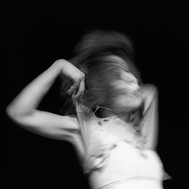 Abe M Aria "Protoplazm" | Konventionell aufgenommene schwarz/weiß Fotografie auf hochempfindlichen Film von Ilford, hochauflösend digitalisiert für großformatige FineArtPrints, während Butoh Tanz Festival in Poznan/Polen im 1997 Jahr, Butoh Tänzerin Abe M Aria:  http://gajimani.mystrikingly.com/
Conventionally taken black and white photograph on Ilford high speed film, high resolution digitized for large format FineArtPrints, during the Butoh Dance Festival in Poznan/Poland in 1997 year, Butoh dancer Abe M Aria: http://gajimani.mystrikingly.com/
 - Realisiert mit Pictrs.com