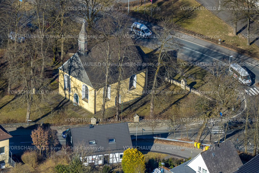 Olpe250308004Mitte | Luftbild, kath. Kreuzkapelle Am Bratzkopf, denkmalgeschütztes Kirchengebäude, Olpe-Stadt, Olpe, Sauerland, Nordrhein-Westfalen, Deutschland