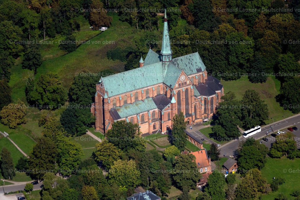4062095 | BAD DOBERAN 08.09.2021 Kirchengebäude des Münster Doberaner Münster an der Klosterstraße in Bad Doberan im Bundesland Mecklenburg-Vorpommern, Deutschland. // Church building of the cathedral of Doberaner Muenster on Klosterstrasse in Bad Doberan in the state Mecklenburg - Western Pomerania, Germany. Foto: Gerhard Launer