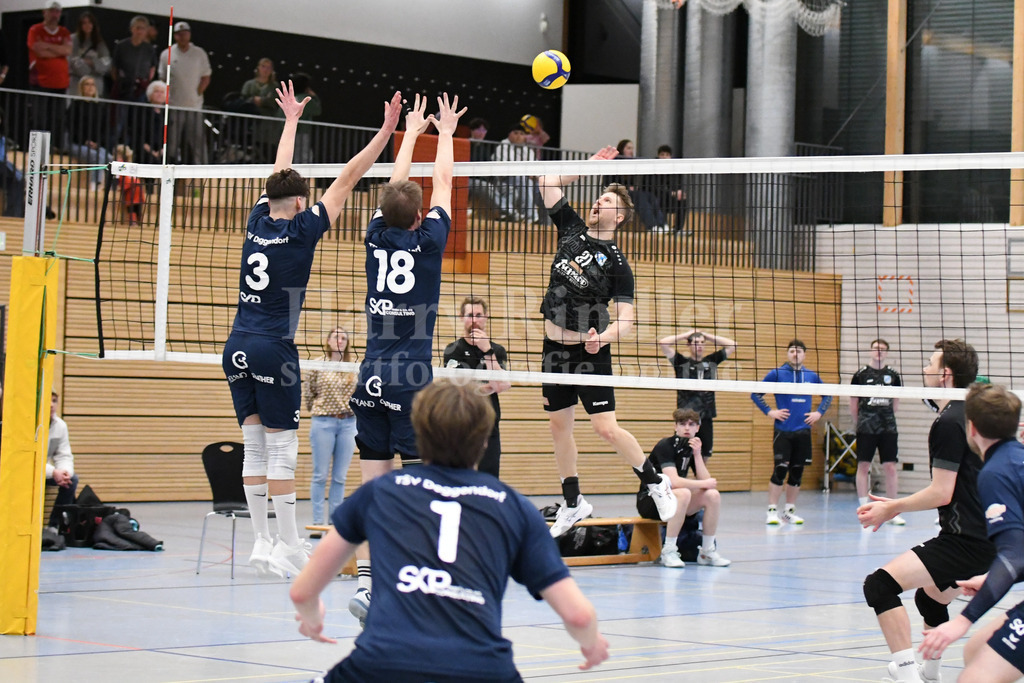 TSV Deggendorf : VC Eitting 09 | Alexej Kursov (Kapitän/Außenangreifer #3)  und René Räbinger (Mittelblocker) gegen Constatin Schmid - Realisiert mit Pictrs.com