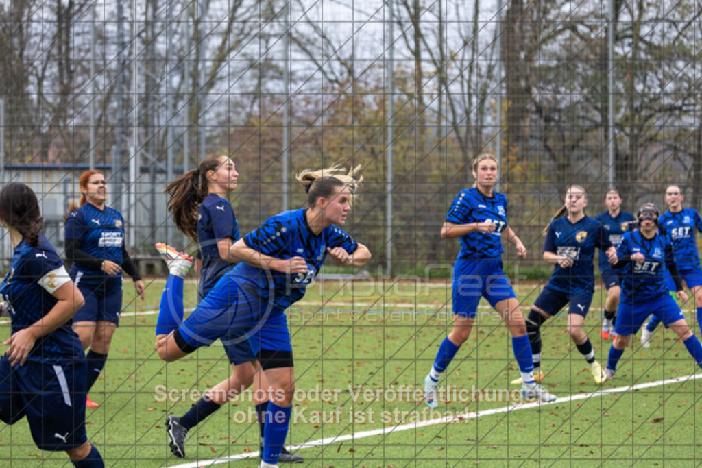 20251109_113624_0313 | #,TSV Eschenbach (blau) vs. ASV Eislingen (dunkelblau), Fussball, Frauen-Quali Bezirksliga - Bezirk Neckar/Fils, 08. Spieltag, Saison 2025/2026, Kunstrasenplatz, Schlater Straße, 73107 Eschenbach, 09.11.2025 - 11:00 Uhr,Foto: PhotoPeet-Sportfotografie/Peter Harich