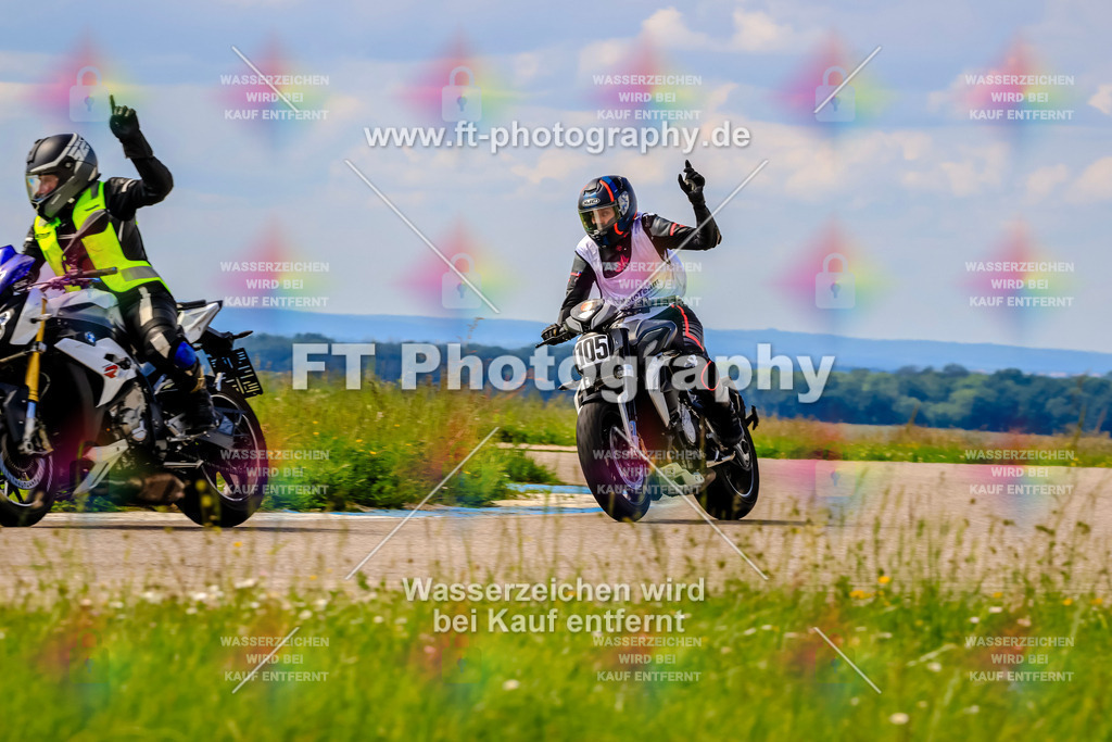 MotoTeam-0821 | Hier findet Ihr Bilder von Touristenfahrten auf der Nürburgring Nordschleife oder von anderen Veranstaltungen die ich besucht habe. Viel Spass beim Durch Schauen 