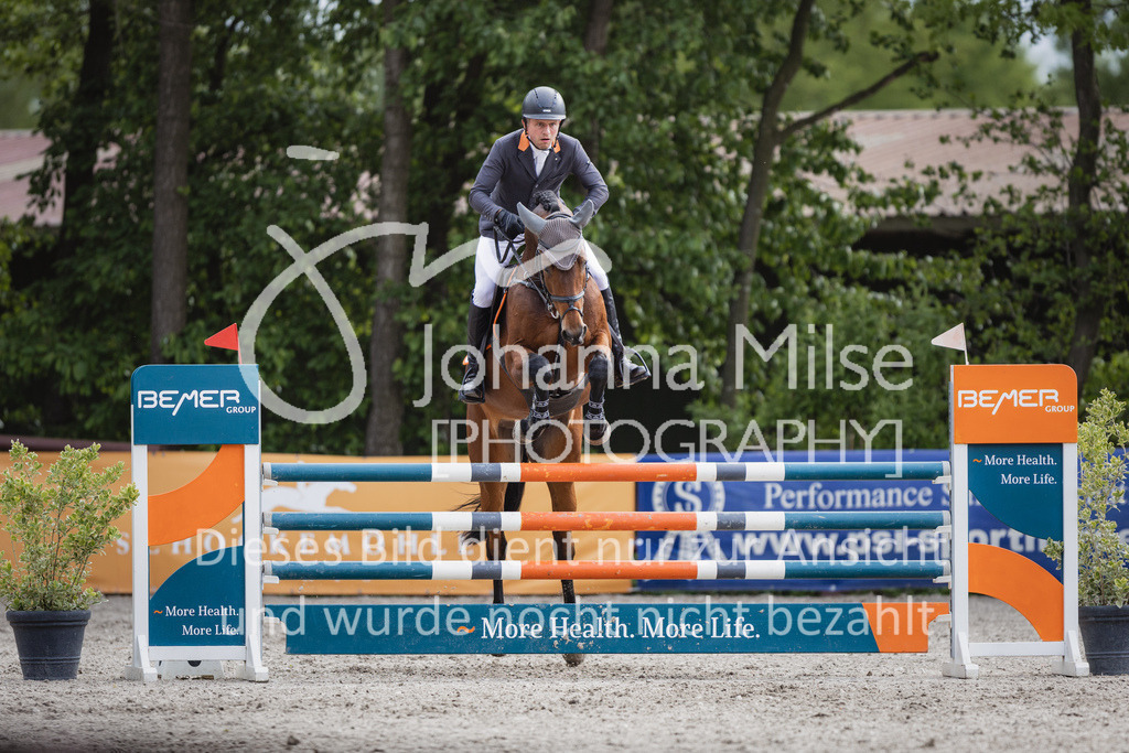 230516_Mühlen_05SprPf-L-560 | Deine schönsten Turniermomente als professionelle Fotos! Entdecke hochwertige Pferdesport-Fotografie im Online-Shop. Jetzt Fotos finden & bestellen!