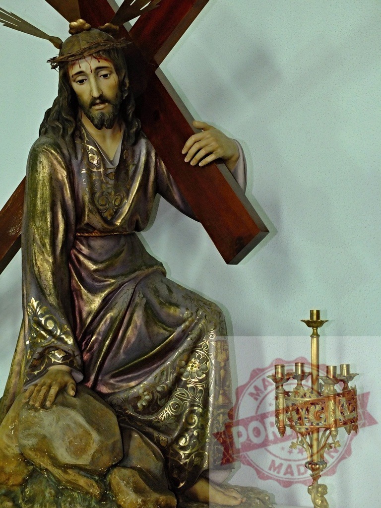 Jesus christ carrying the cross with crown of thorns and a menorah | Statue of jesus christ carrying the cross with crown of thorns and a menorah in the foreground - Realized with Pictrs.com