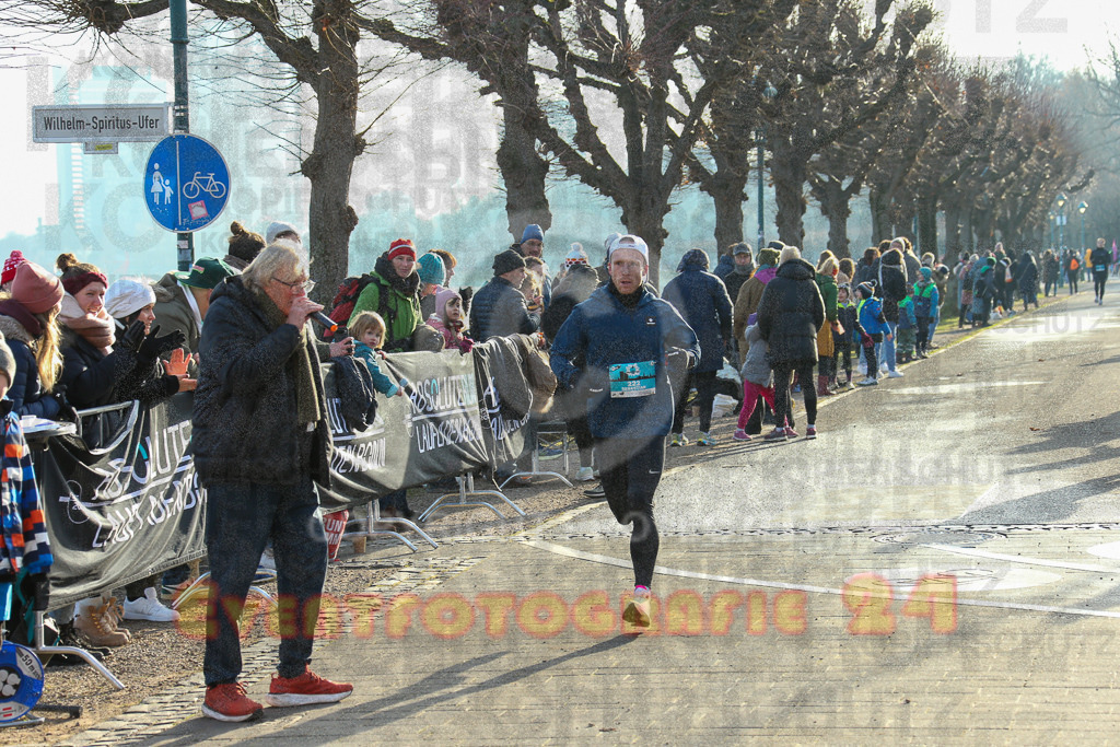 241231_1152_EX1_2748 | Sportfotografie im Rhein-Sieg Kreis, Köln, Bonn, NRW, Rheinland Pfalz, Hessen, etc. Unser Tätigkeitsfeld umfasst den Laufsport vom Volkslauf über den Marathon, Duathlon, Triathon bis zum Ultralauf wie Kölnpfad Ultra oder Schindertrail.