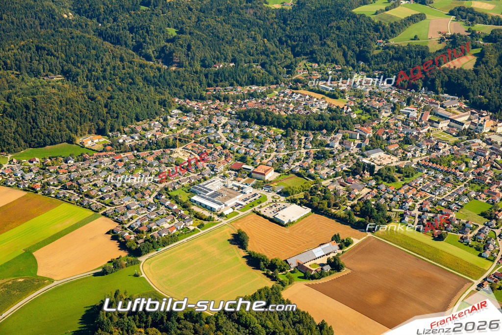 Das Luftbild zeigt : Obermettenwald Metten - Die Luftaufnahme wurde 2023 vom UL-Flugzeug aus erstellt ( keine Drohne ) - Hochauflösende Luftaufnahme - Für grossformatige Ausdrucke geeignet. Die Geschenkidee !Mit Lizenz und Bildrechte bestellbar