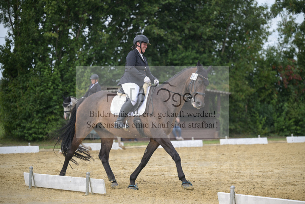DOS_7190 | Entdecke hochwertige Reitturnierfotos von Foto Oger. Professionell, emotional und authentisch – jetzt Lieblingsmomente im Shop bestellen.Deutschlandweite Turnierfotografie. - Realisiert mit Pictrs.com