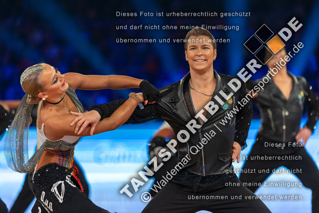 20231111-01606 | Hier finden Sie Tanz Bilder vom Latein und Standard Formationen tanzen. Sportbilder vom Tanzsport. Schöne Fotos und von Weltmeisterschaft, Europameisterschaft, Bundesliga, Regionalliga, Oberliga und Landesliga sowie von GOC Stuttgart, DanceComp, WM Bremen