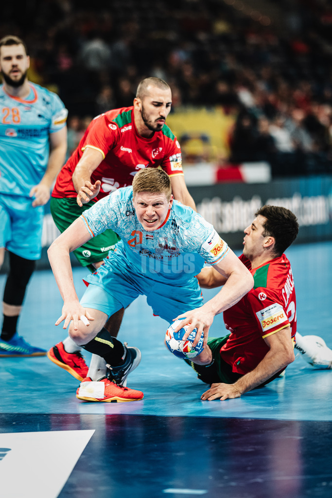 Handball | Herren | EHF EURO 2024 | European Championshop Men 2024 Final Tournament | Niederlande vs. Portugal | 23.01.2024 | Niels Gerardus Versteijnen (#20, Holland, NED) kämpft sich durch