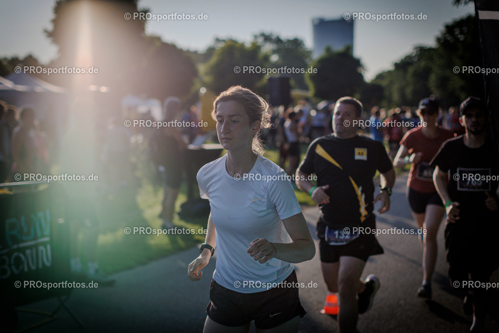 Sparda-Bank Nachtlauf Bonn; Bonn, 18.06.2025 | Impressionen vom Sparda-Bank Nachtlauf Bonn am 18.06.2025 in Bonn (Nordrhein-Westfalen). 