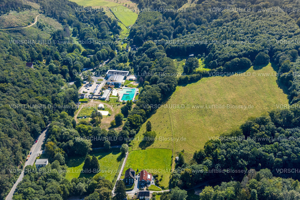 Ennepetal240814360 | Luftbild, Klutertbad Freibad und Hallenbad mit Wasserrutsche, Naturbad Schwimmbad im Waldgebiet, Altenvoerde, Ennepetal, Ruhrgebiet, Nordrhein-Westfalen, Deutschland