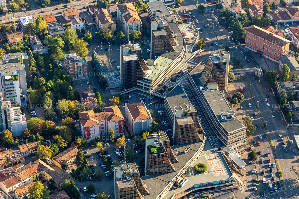Aerial view: CONDOMINIO ZETADUE DIREZIONALE 70 in Modena in the state Modena, Italy. – Photo: IMG_134885.jpg taken on 09/20/2022 by Werner Riehm/FLY-FOTO.com – Resolution of the original: 4602 x 3068 px – DIREZIONALE70.IT